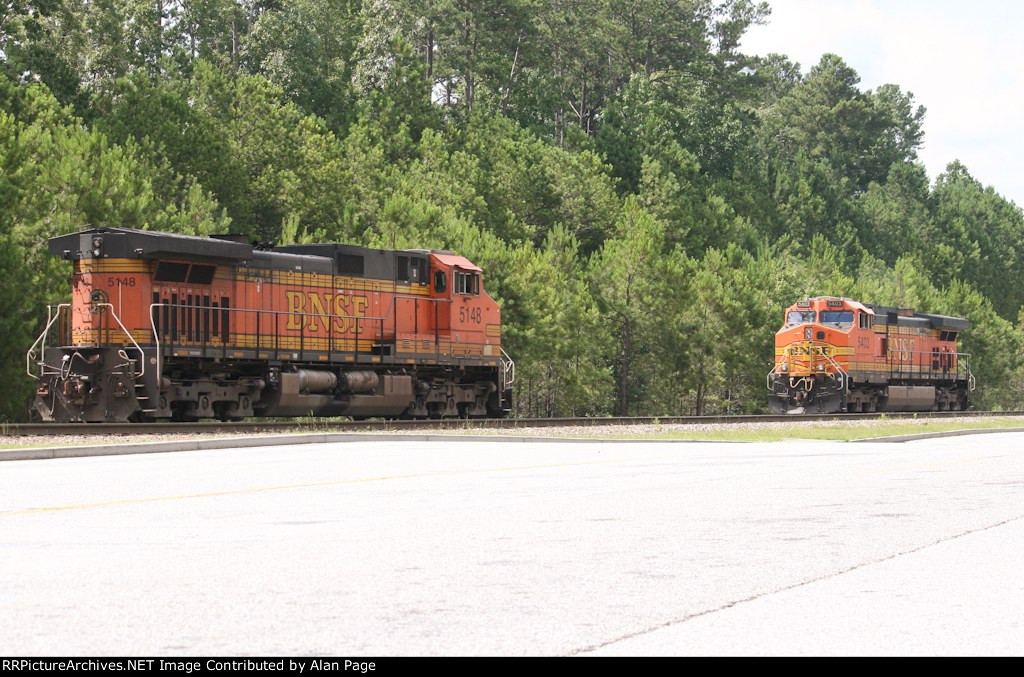 BNSF 5148 and 5403